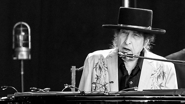 Bob Dylan’s Love Letters To High School Sweetheart Expected To Be Auctioned 